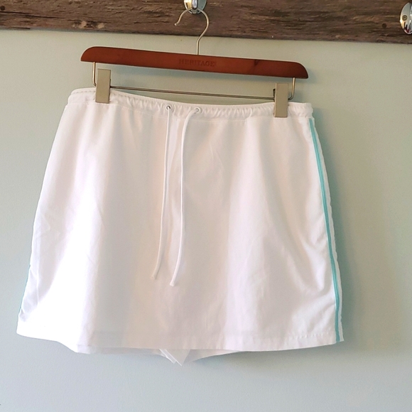 White & Aqua, New York & Company skort, size M - Picture 1 of 6